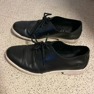 BORN women’s leather Oxford 6